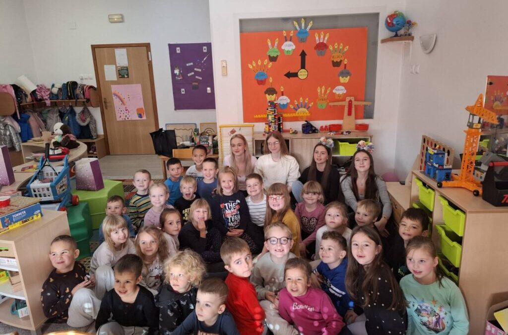 Učenice 4. E razreda Gospodarske škole Varaždin održale su edukativne radionice o novcu, štednji i potrošnji u Dječjem vrtiću Zeko, Varaždin