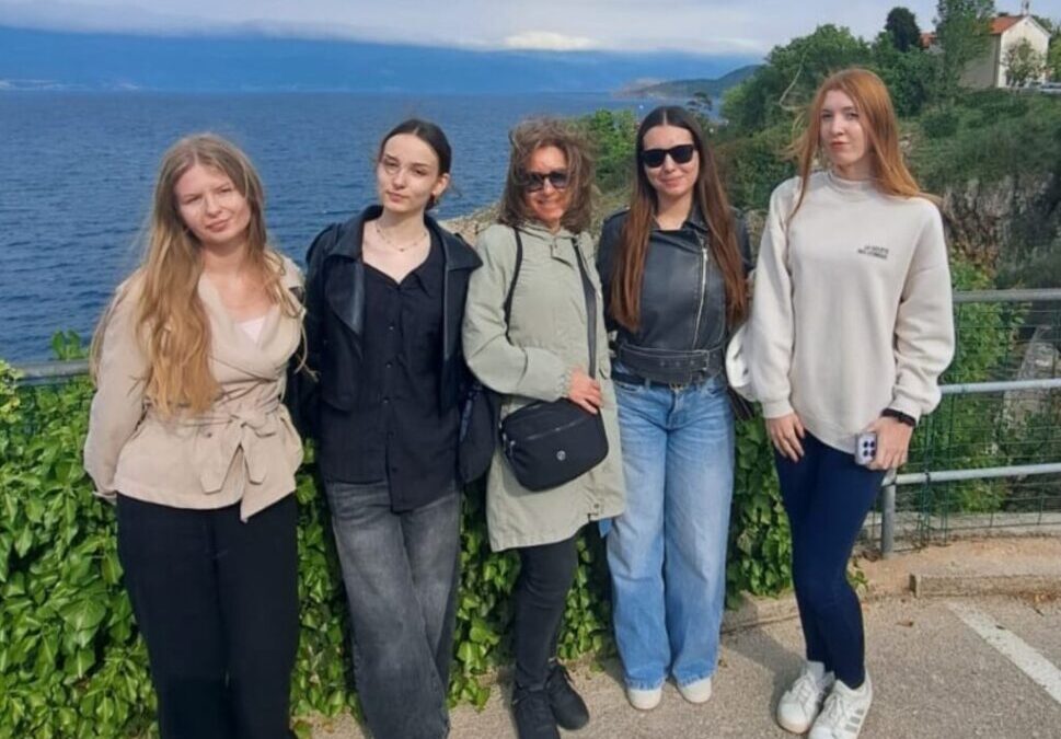 SJAJAN USPJEH NAŠIH UČENICA NA DRŽAVNOM NATJECANJU IZ FRANCUSKOG JEZIKA